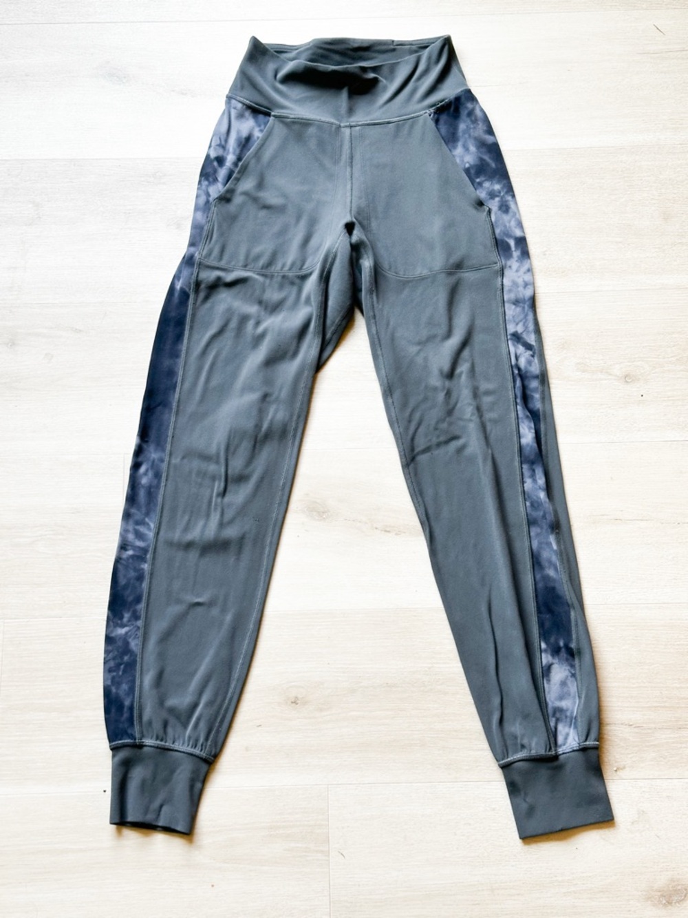 Lululemon Align Jogger with Track Stripe-Diamond Dye Graphite Grey Size 2